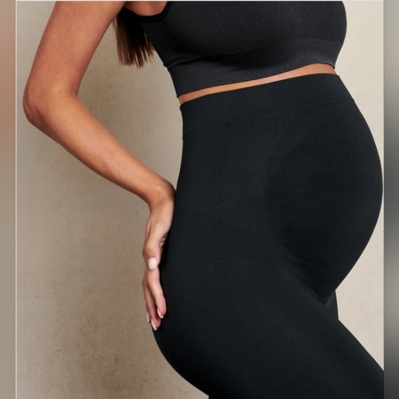 BLANQI Maternity Bundle -Shape wear Tank and Leggings. Size Medium - Picture 2 of 9